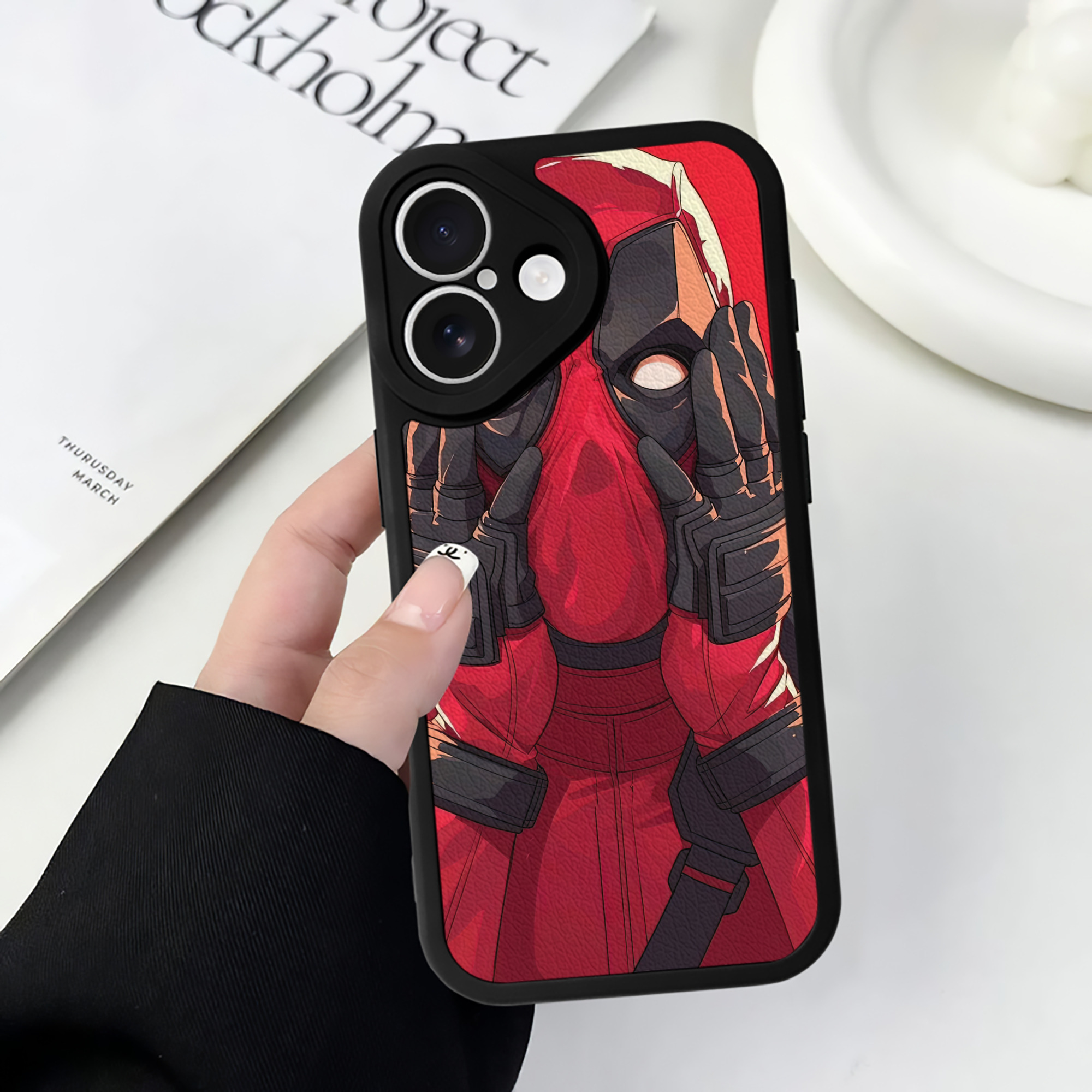 （画像用） Deadpool デッドプール 【iPhone 16シリーズ対応】シリコンスマホケース（レザー調） 材質：シリコン